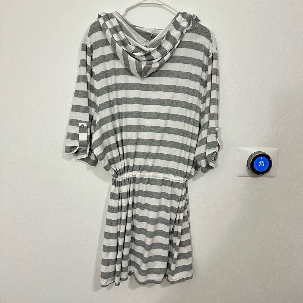 Venus Gray and White Striped Swim Cover Up Hood size 2X - Picture 7 of 7